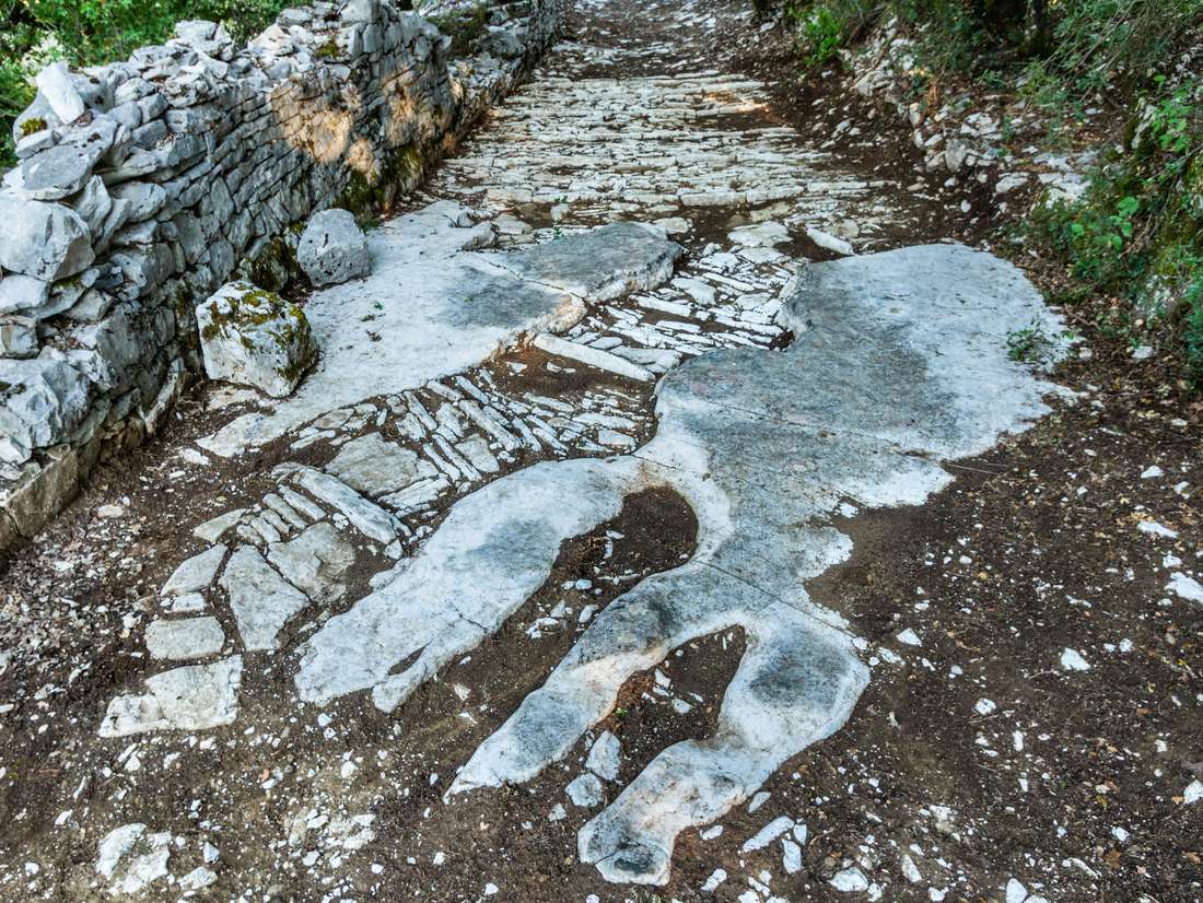 Μονοπάτια Ειρήνης - Μονοπάτια Ανάπτυξης, Paths of Peace Paths for Growth