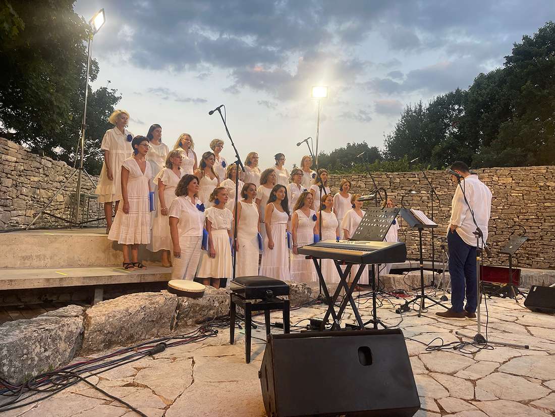 Ελληνική Χορωδία Βρυξελλών, “Τραγούδια στο φως του Φεγγαριού”