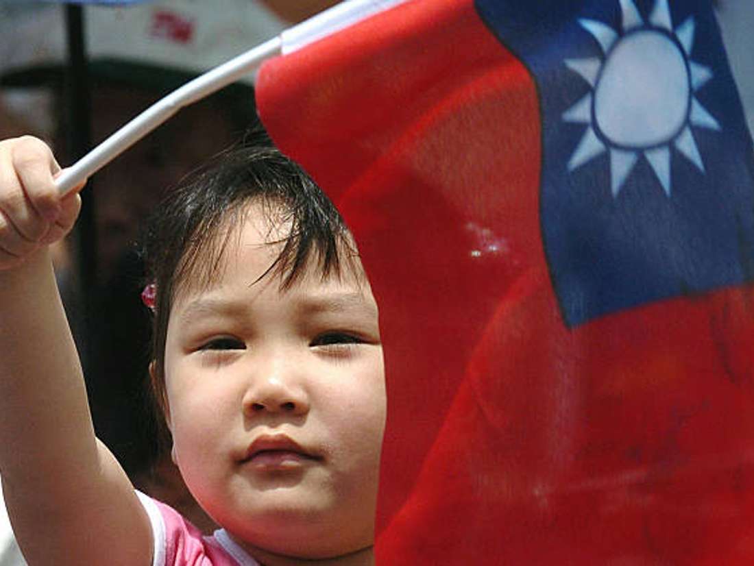 Οι σύλλογοι είναι και ασπίδα διεθνούς ειρήνης.